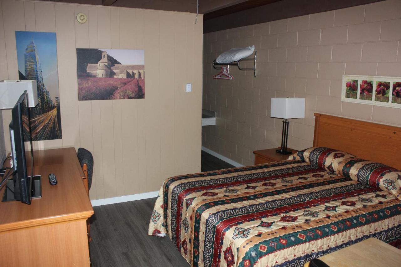 Flamingo Motel Penticton Exterior photo
