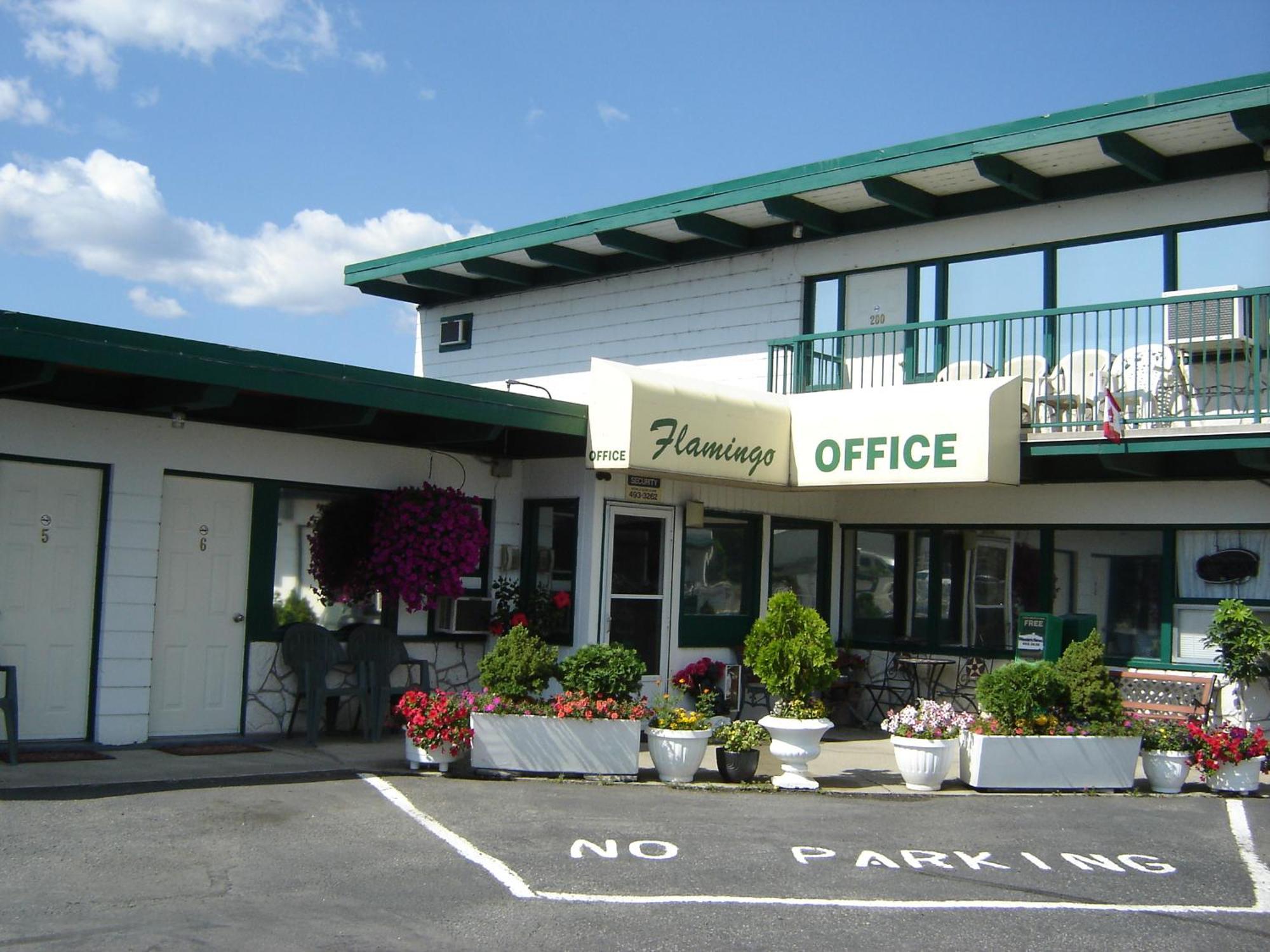 Flamingo Motel Penticton Exterior photo