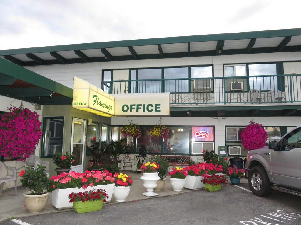 Flamingo Motel Penticton Exterior photo