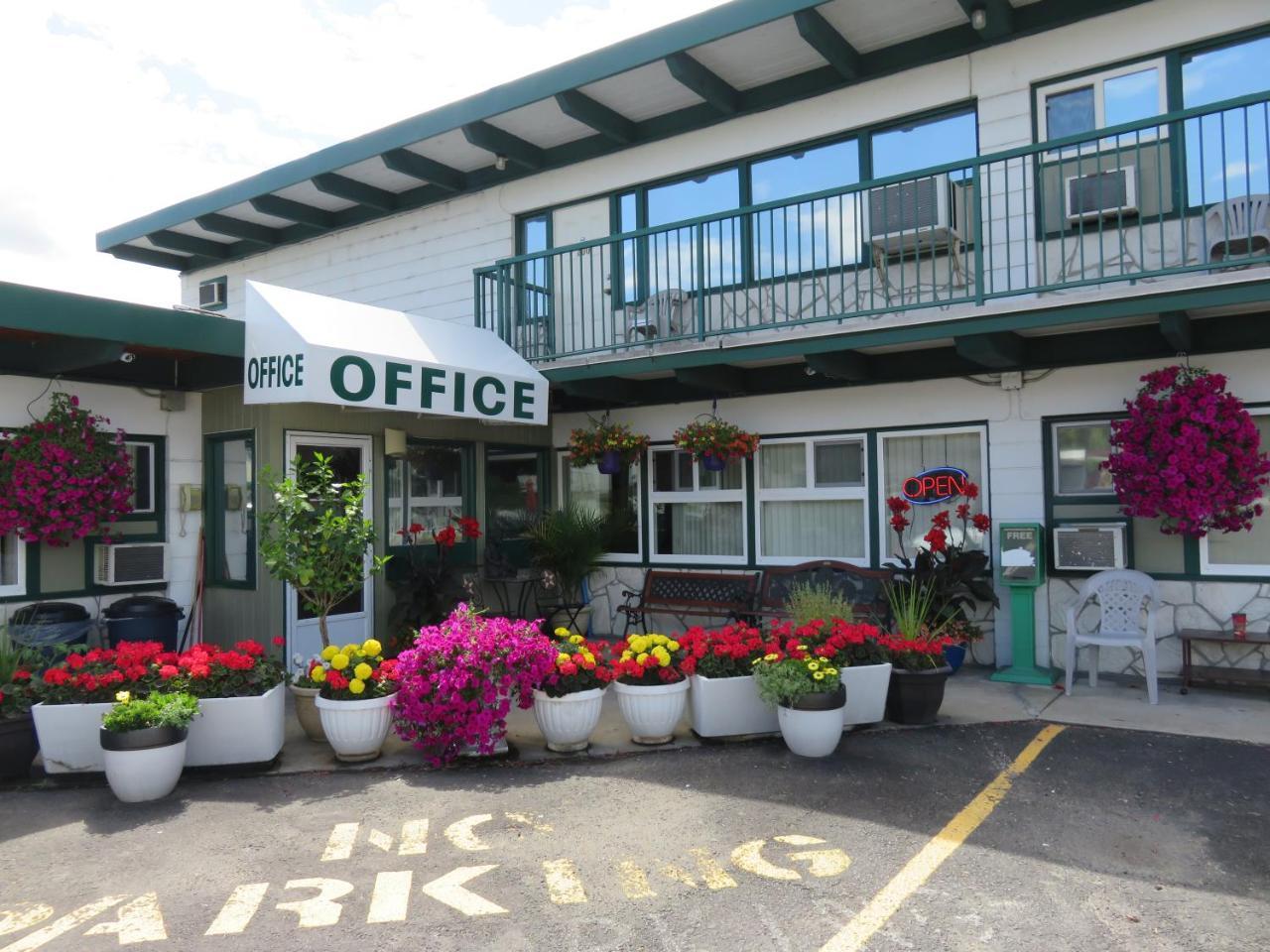 Flamingo Motel Penticton Exterior photo